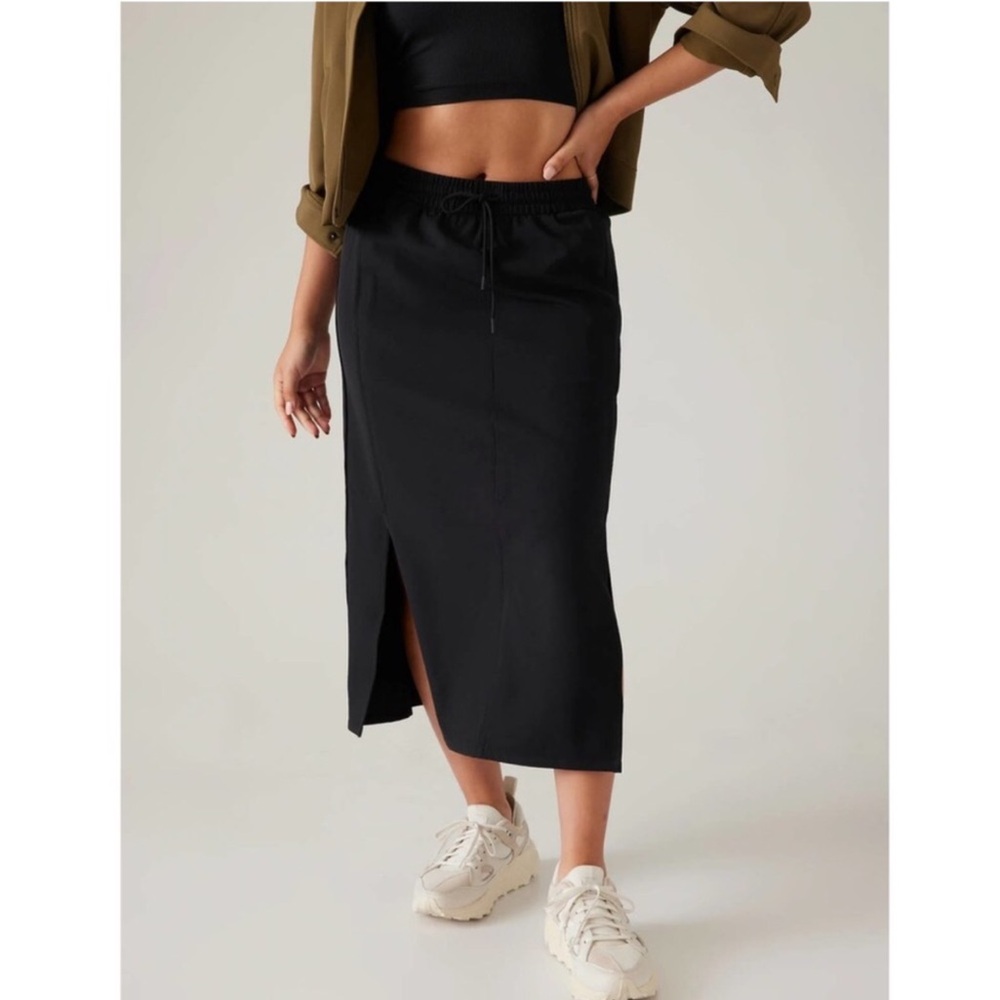 Athleta Womens Medium Black Elastic Waist Stride Midi Skirt NWT